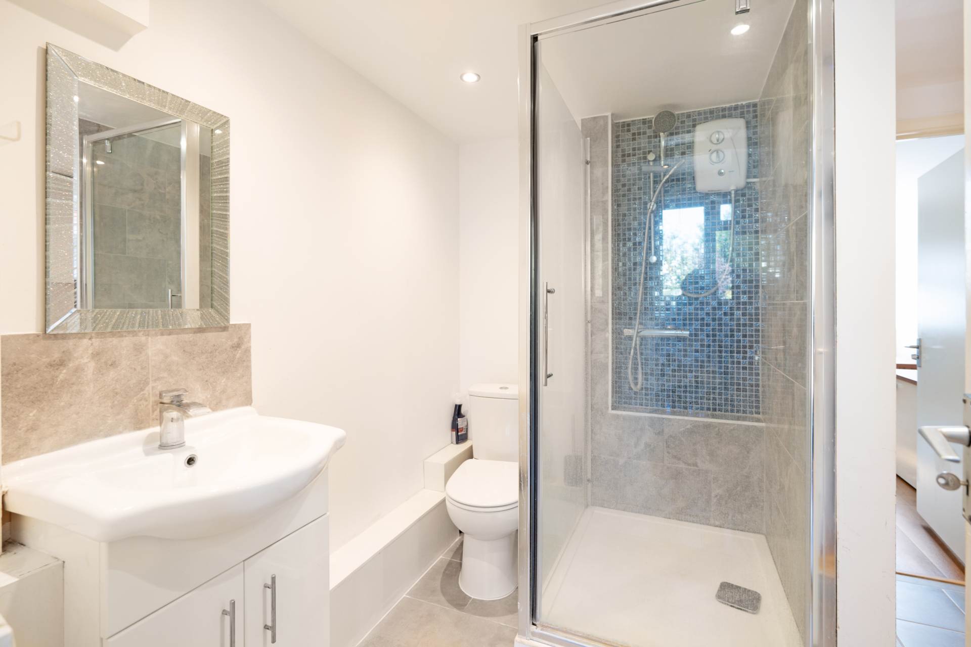 Elgar Avenue, Surbiton, Image 13