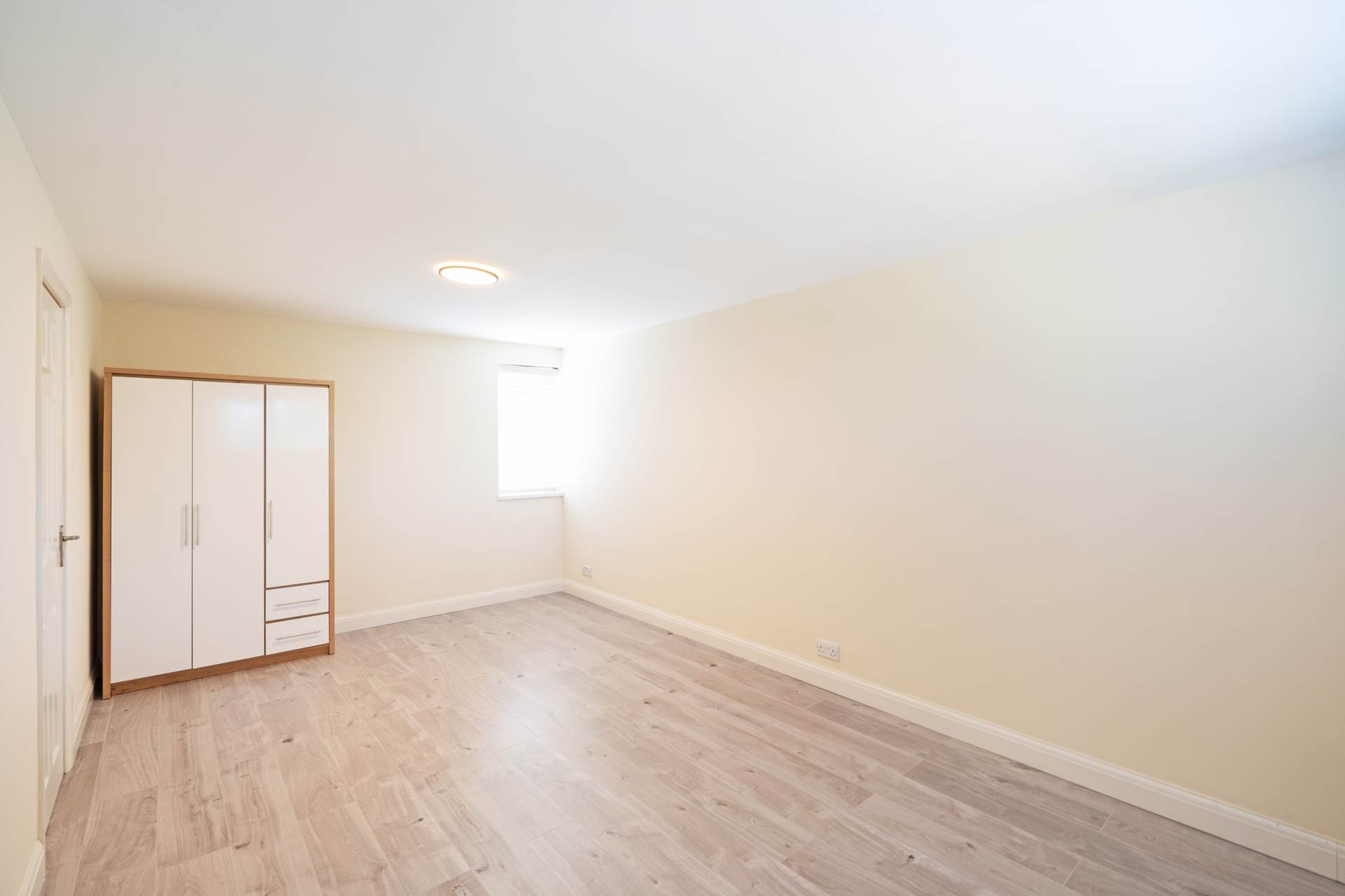 Elgar Avenue, Surbiton, Image 16