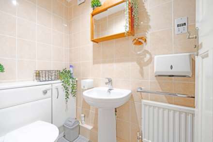 Elgar Avenue, Surbiton, Image 14