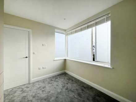 Woodfield Gardens, New Malden, Image 15