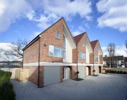 Property For Rent  Woodfield Gardens, New Malden
