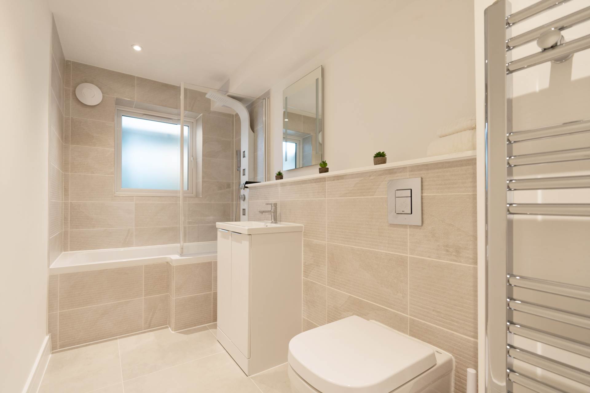 Ashley Road, Walton On Thames, KT12 1HL, Image 15