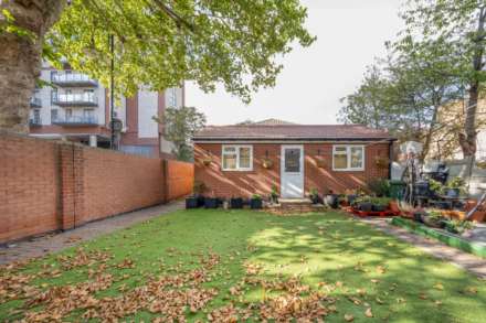 Howard Road, New Malden, Image 31