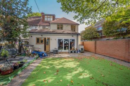 Howard Road, New Malden, Image 32