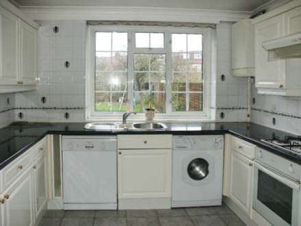 West Barnes Lane, New Malden, Image 4