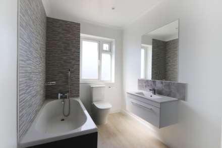 Amberwood Rise, New Malden, Image 11