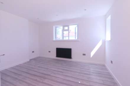 Amberwood Rise, New Malden, Image 14