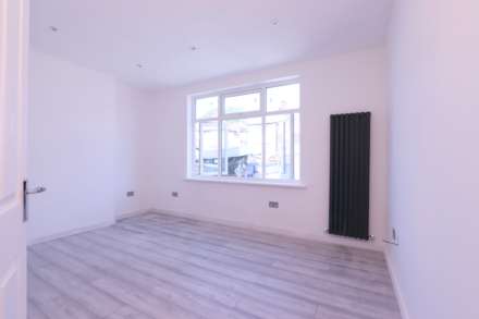 Amberwood Rise, New Malden, Image 5