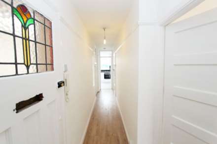 Manor Drive North, New Malden, Image 13