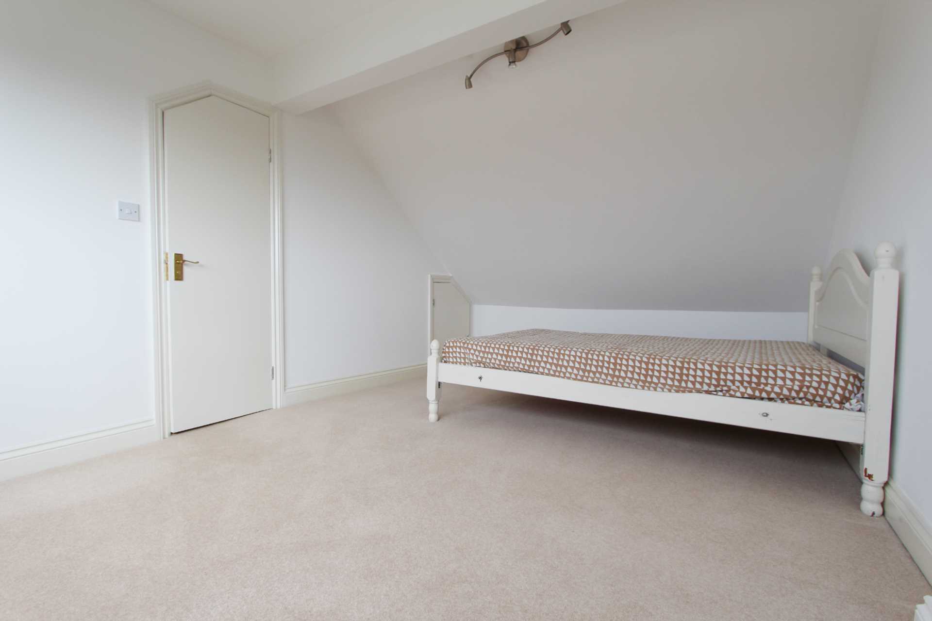 The Mount, New Malden, Image 16