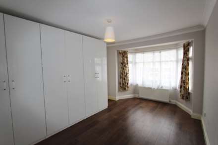 The Mount, New Malden, Image 11