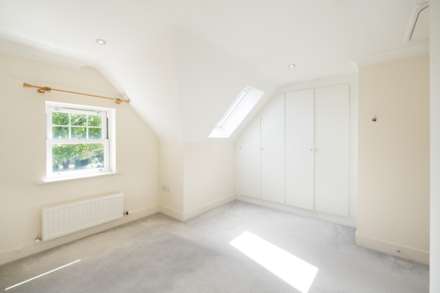 Sterling Place, Weybridge, Image 14