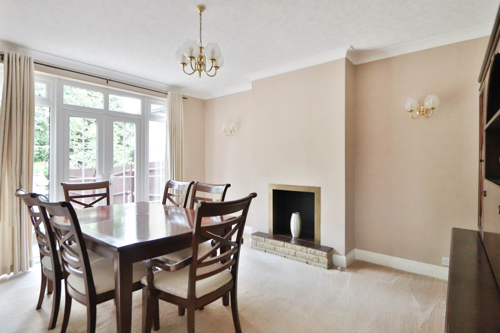 Austyn Gardens, Tolworth, Image 3