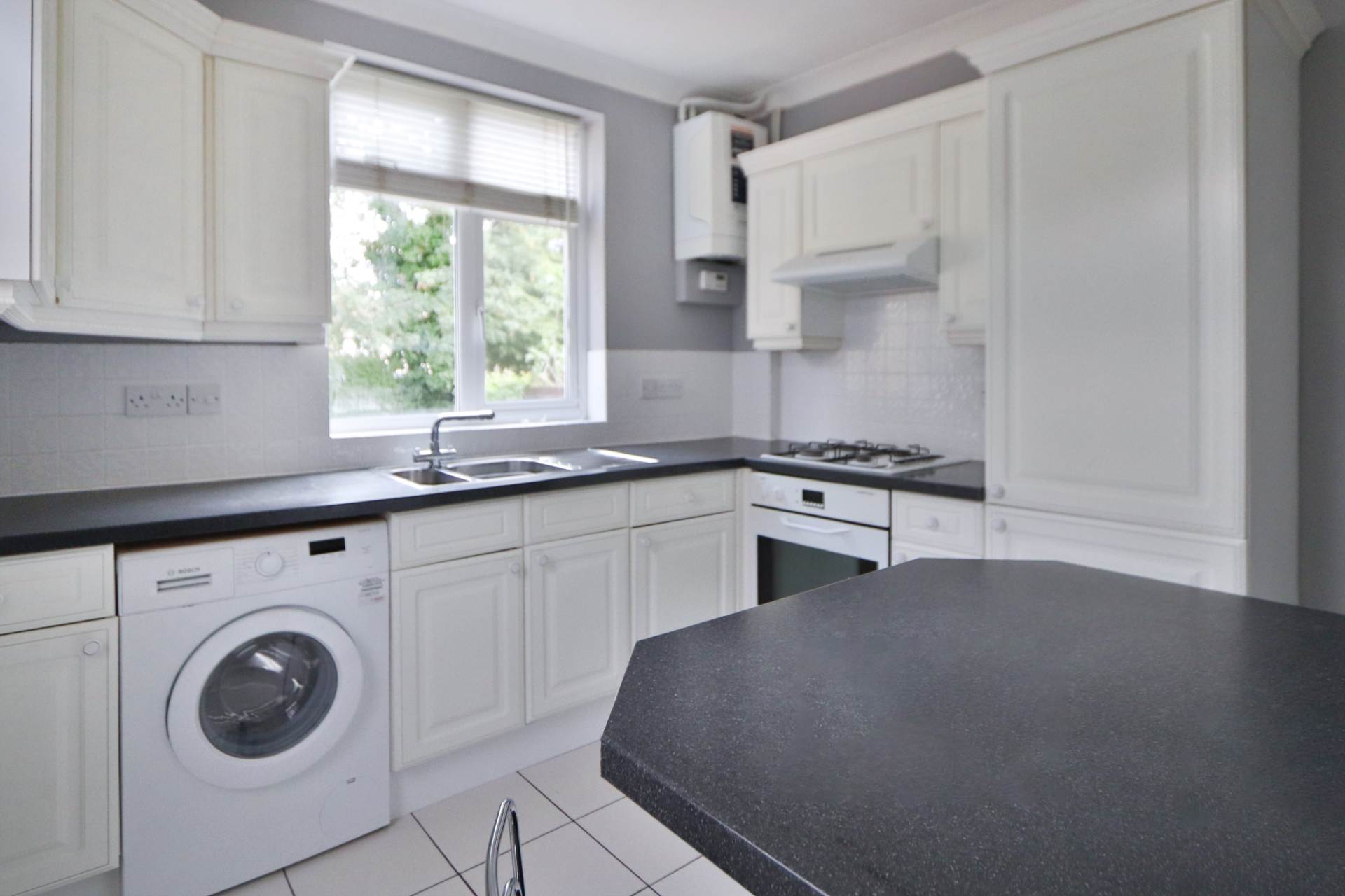 Austyn Gardens, Tolworth, Image 5