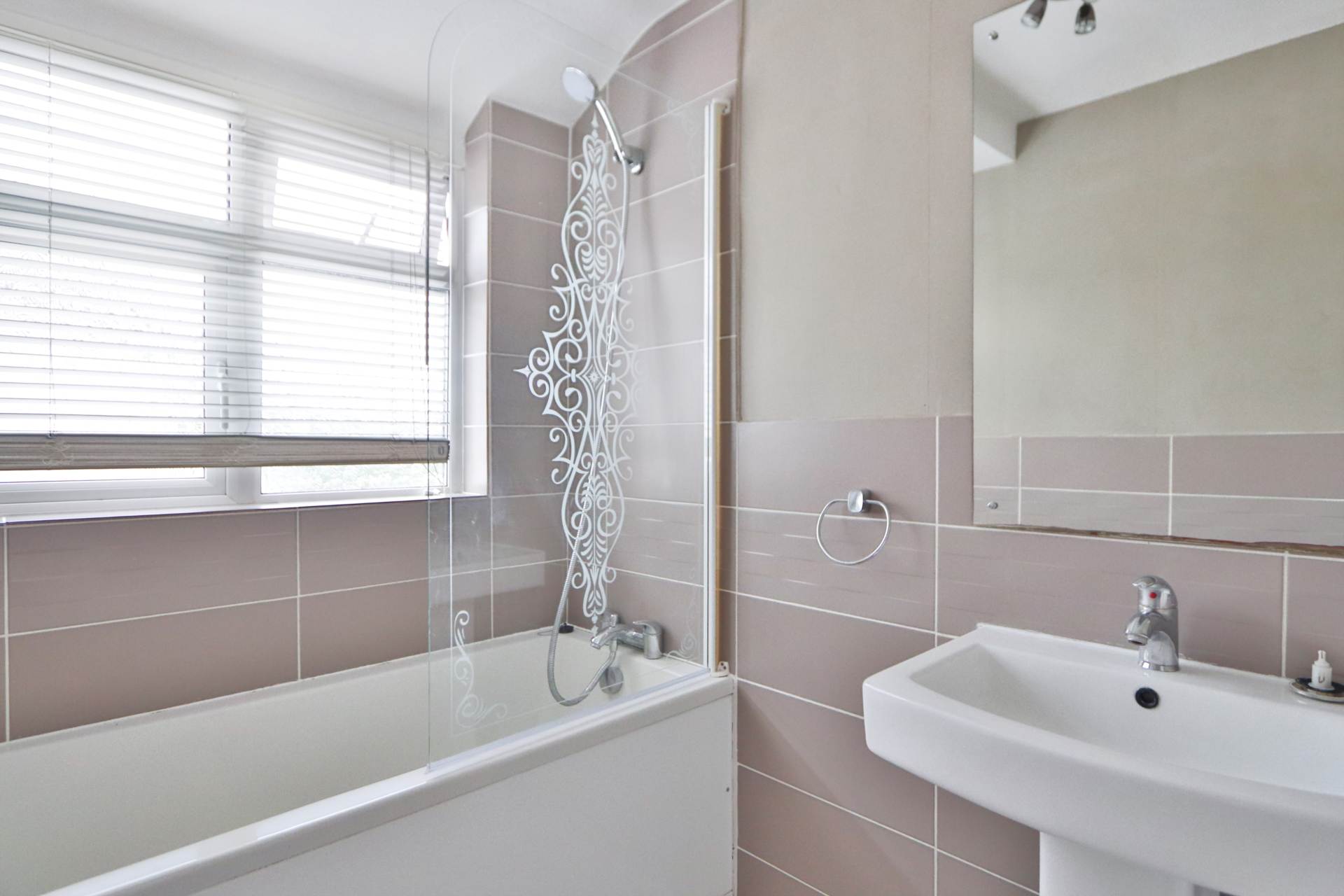 Austyn Gardens, Tolworth, Image 7