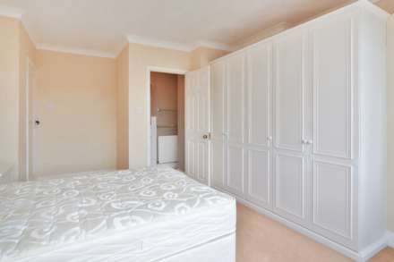 Austyn Gardens, Tolworth, Image 11