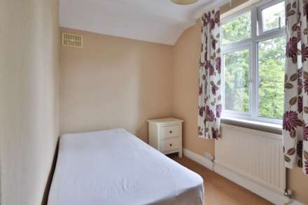 Austyn Gardens, Tolworth, Image 13
