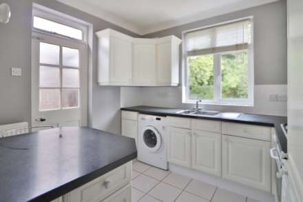 Austyn Gardens, Tolworth, Image 4