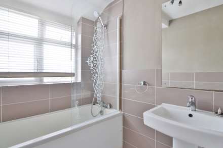 Austyn Gardens, Tolworth, Image 7