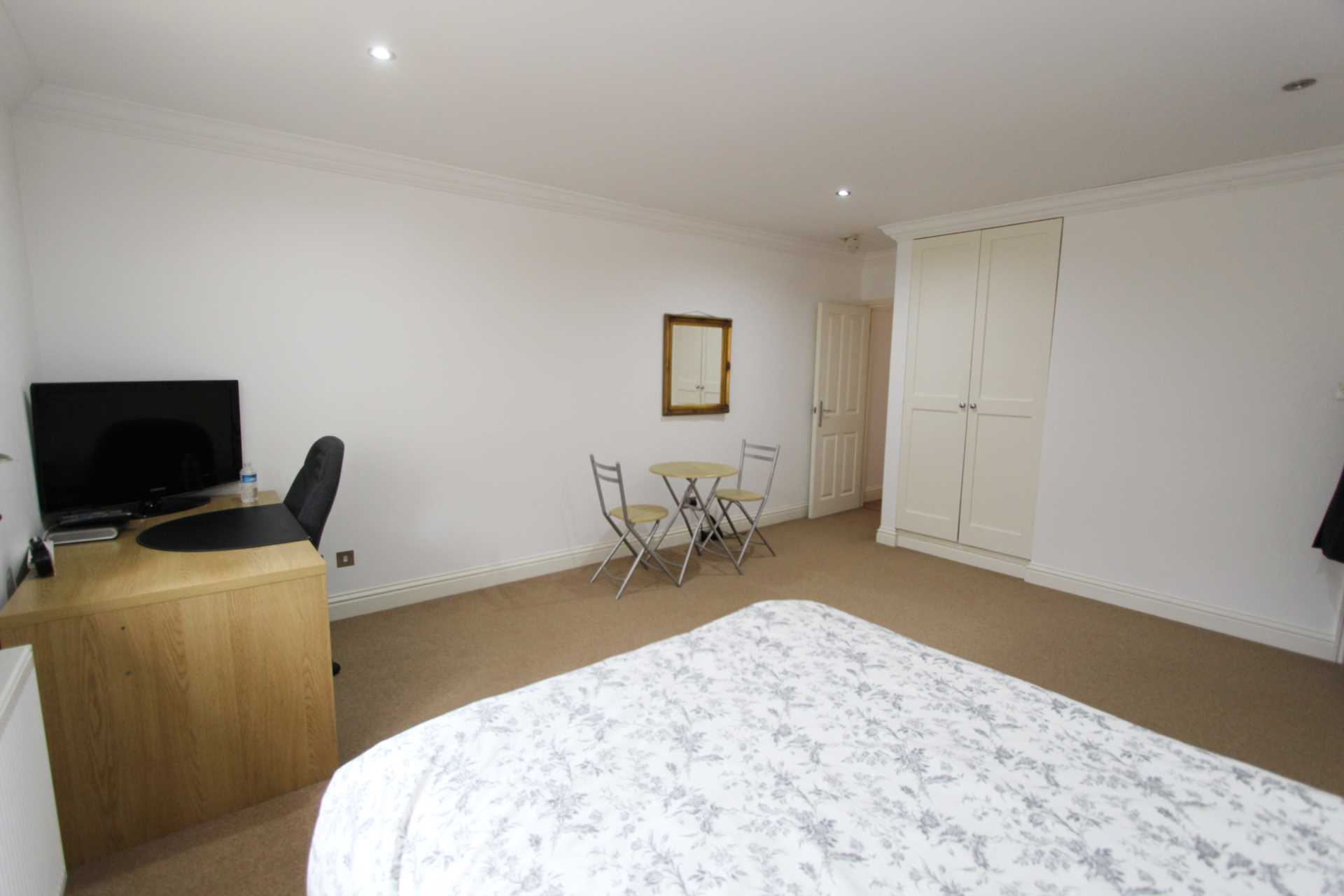 Henley Drive, Kingston Upon Thames, Image 10