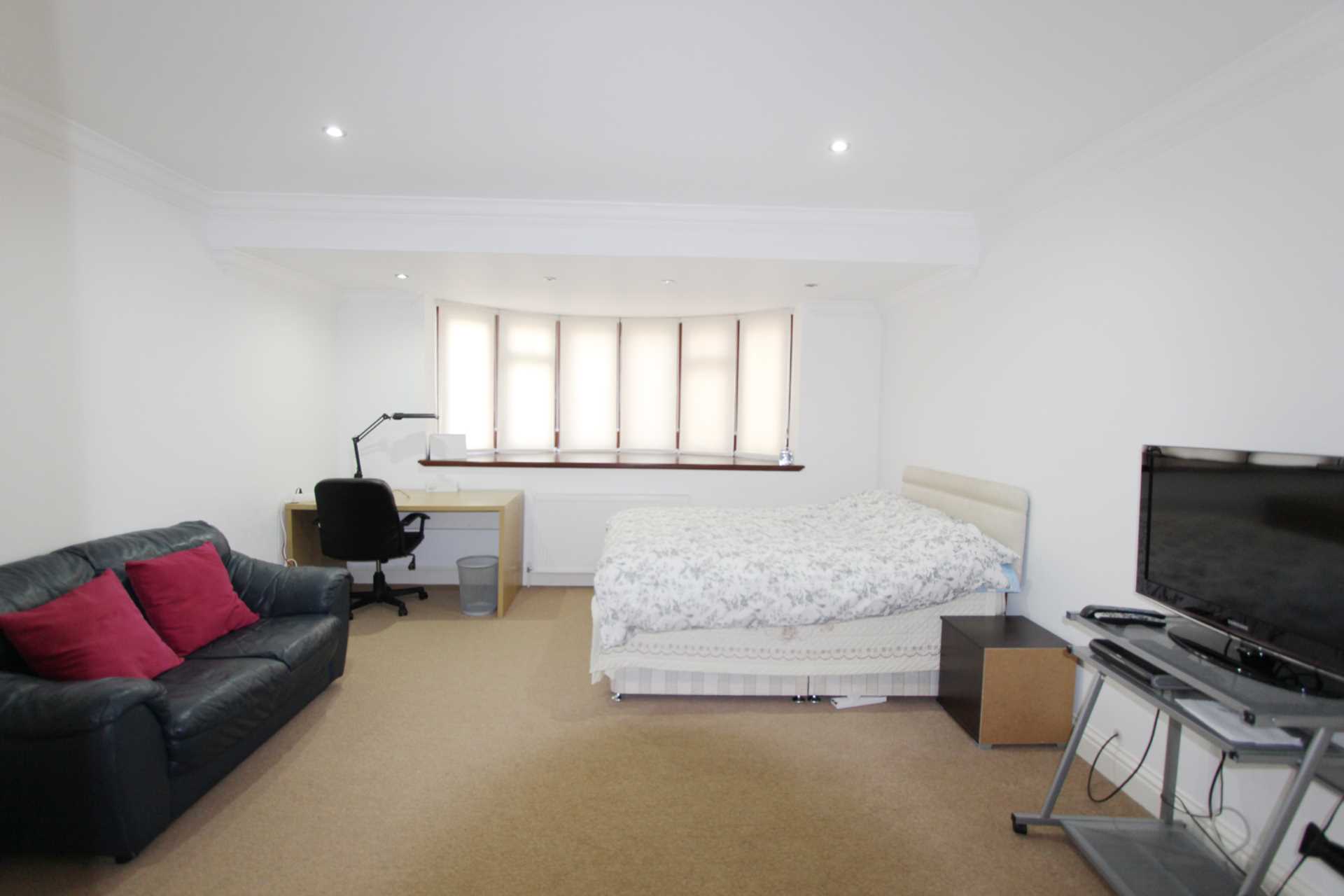 Henley Drive, Kingston Upon Thames, Image 12