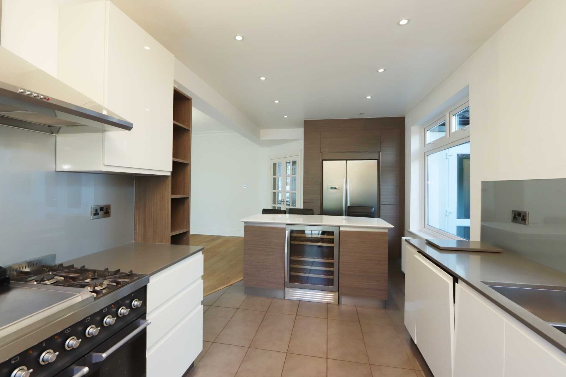 Lynwood Drive, Worcester Park, Image 3