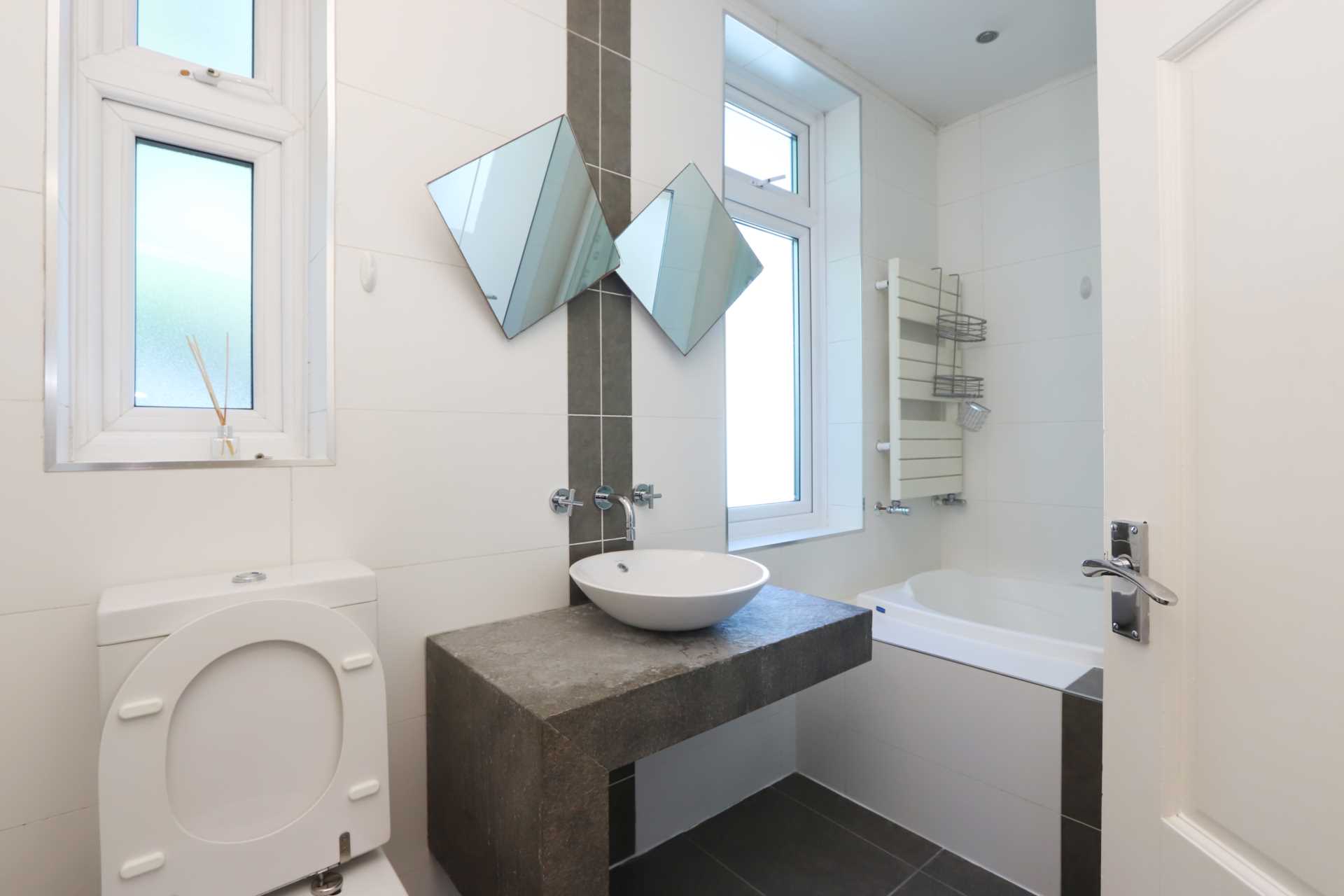 Lynwood Drive, Worcester Park, Image 6