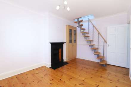 Lynwood Drive, Worcester Park, Image 10