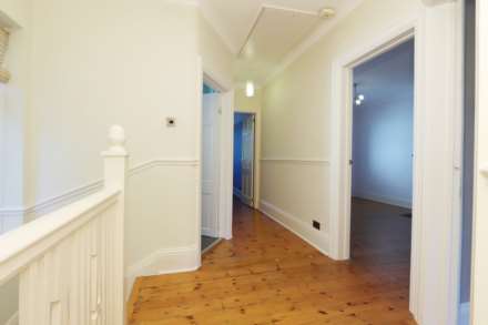Lynwood Drive, Worcester Park, Image 14