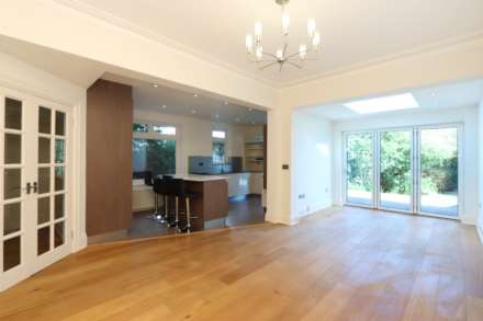 Lynwood Drive, Worcester Park, Image 4