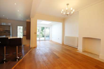 Lynwood Drive, Worcester Park, Image 5