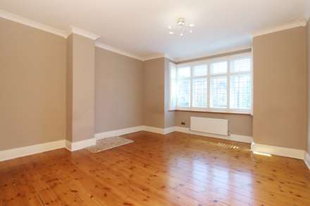 Lynwood Drive, Worcester Park, Image 9