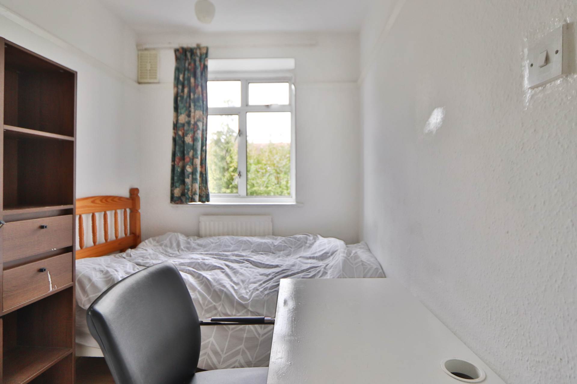 Franks Avenue, New Malden, Image 10