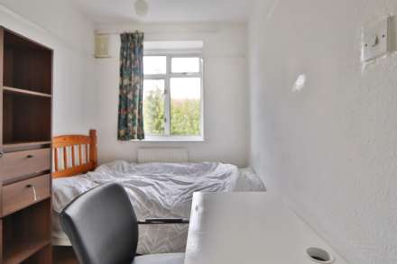 Franks Avenue, New Malden, Image 10