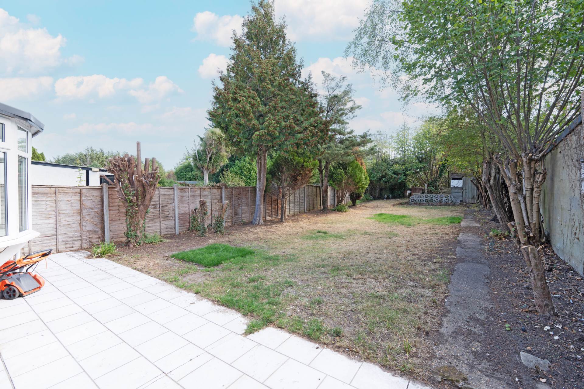 Motspur Park, New Malden, Image 17