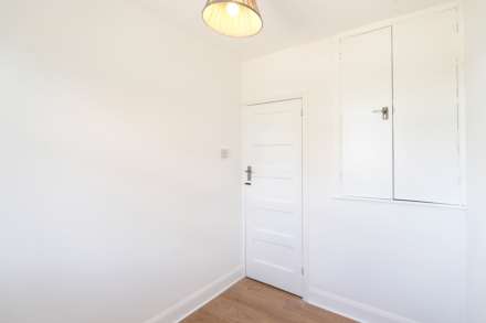 Motspur Park, New Malden, Image 13
