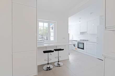 Motspur Park, New Malden, Image 6