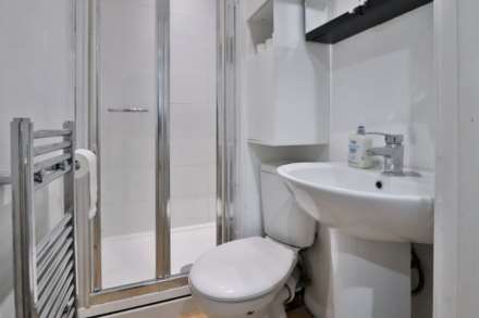 Amberwood Rise, New Malden, Image 2