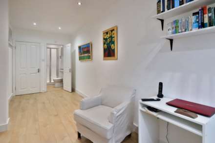 Amberwood Rise, New Malden, Image 3