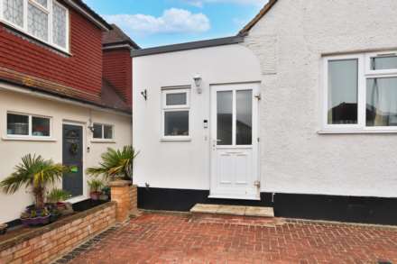 Amberwood Rise, New Malden, Image 4