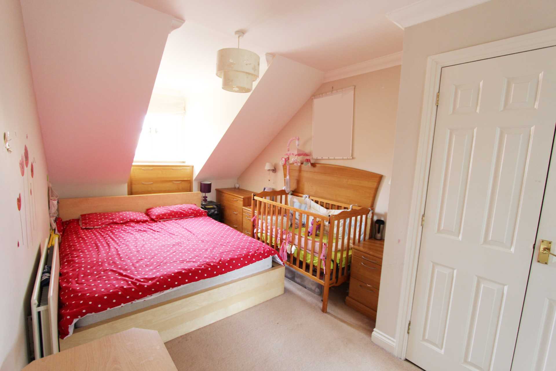 Marl Field Close, Worcester Park, Image 6