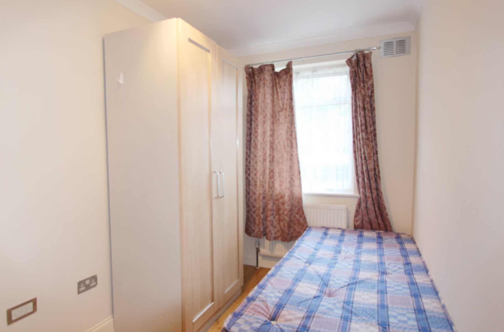 Errol Gardens, New Malden, Image 6