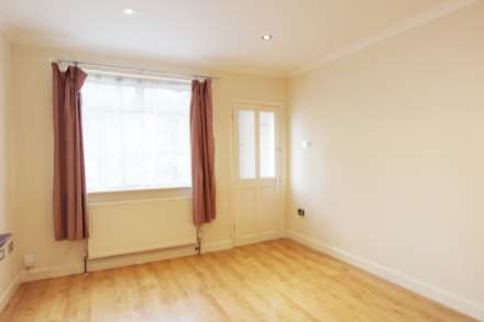 Errol Gardens, New Malden, Image 4