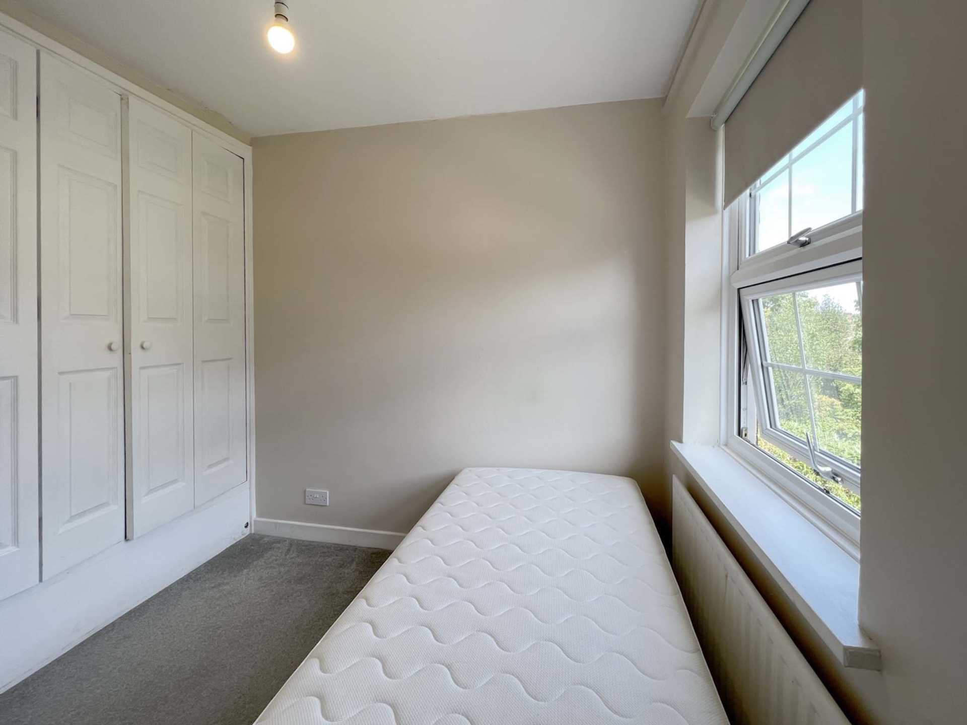 Spinney Close, New Malden, Image 12