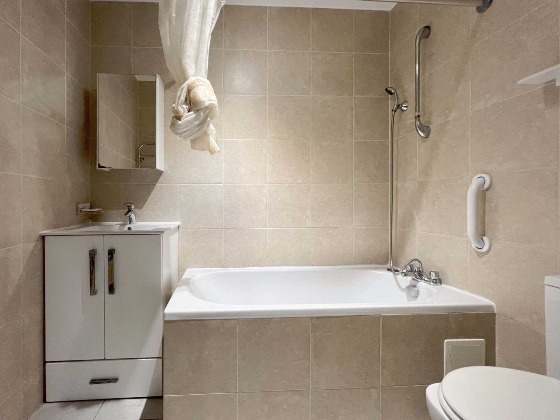 Spinney Close, New Malden, Image 6