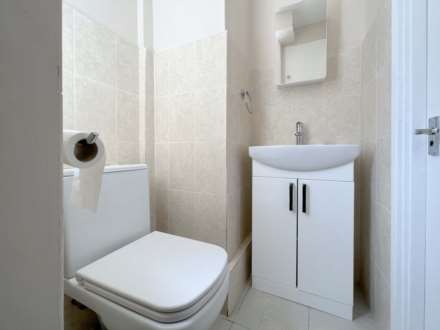 Spinney Close, New Malden, Image 10