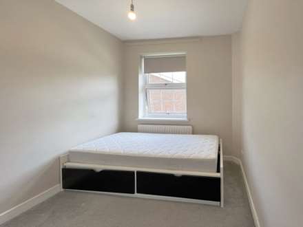 Spinney Close, New Malden, Image 13