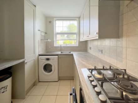 Spinney Close, New Malden, Image 4