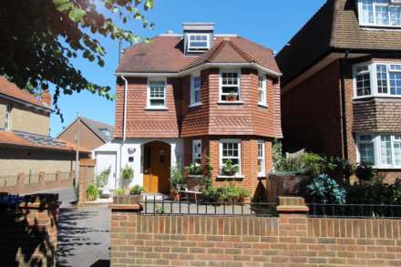 4 Bedroom Detached, Geneva Road, Kingston Upon Thames