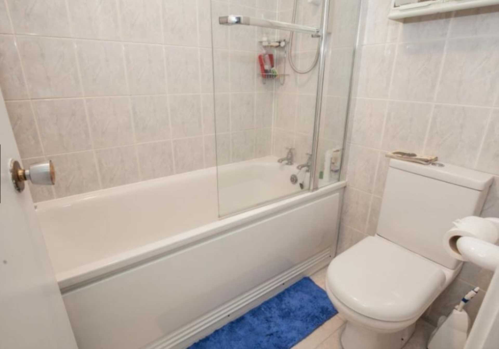 Spinney Close, New Malden, Image 10